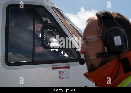 Bristow Helicopter, landing on a north sea oil and gas platform. credit: LEE RAMSDEN / ALAMY Stock Photo