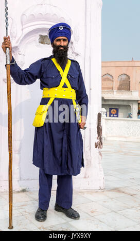 Sikh guard at The Golden Temple Complex in the Sikh city of Amritsar, Punjab, Northern India Stock Photo