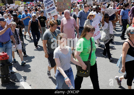 Boston, Massachusetts, USA. 19th Aug, 2017. Bostonians march toward the Common against racial hatred and President Trump and a group of ''Free Speech'' demonstrators who they consider Nazis. Credit: Kenneth Martin/ZUMA Wire/Alamy Live News Stock Photo