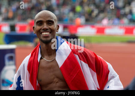 Birmingham, UK. 20th Aug, 2017. Sir Mo Farah celebrating after his win of the 3000m at the Alexander Stadium; his last ever UK track event. Credit: Michael Buddle/Alamy Live News Stock Photo