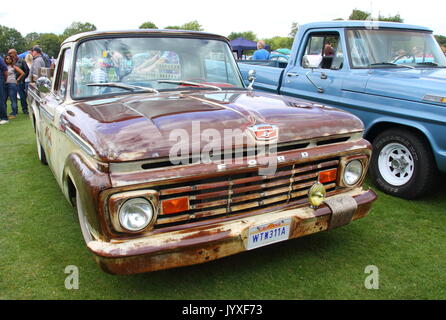 Tewin, UK. 20th Aug, 2017. Tewin Classic Car Show 2017, Tewin, Hertfordshire, UK on 20th August 2017 Credit: KEITH MAYHEW/Alamy Live News Stock Photo