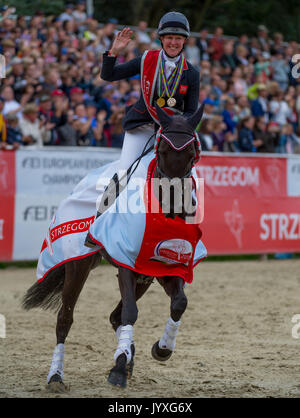 FEI EUROPEAN EVENTING CHAMPIONSHIPS, STRZEGOM, LOWER SILESIA , POLAND, 20TH AUGUST 2017. NICOLA WILSON SHOWN HERE ON HER LAP OF HONOUR WINS AN INDIVIDUAL BRONZE MEDAL AND A TEAM GOLD MEDAL . ©TREVOR HOLT / ALAMY LIVE NEWS.  ALAMY LIVE NEWS. Stock Photo