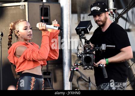 Wantagh, NY, USA. 19th Aug, 2017. Tinashe on stage for 2017 Hot 100 Music Festival - SAT, Northwell Health at Jones Beach Theater, Wantagh, NY August 19, 2017. Credit: Steven Ferdman/Everett Collection/Alamy Live News Stock Photo