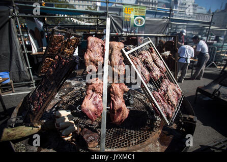 Buenos Aires, Argentina. 20th Aug, 2017. Photo taken on Aug. 20, 2017 shows meat during a barbecue contest in Buenos Aires, capital of Argentina, on Aug. 20, 2017. 24 couples that represented each Argentinean province and the city of Buenos Aires participated in the contest. Credit: Martin Zabala/Xinhua/Alamy Live News Stock Photo