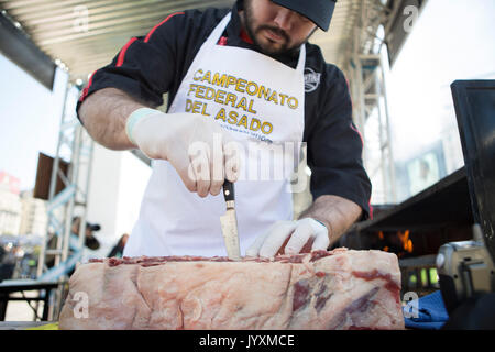 Buenos Aires, Argentina. 20th Aug, 2017. A man prepares meat during a barbecue contest in Buenos Aires, capital of Argentina, on Aug. 20, 2017. 24 couples that represented each Argentinean province and the city of Buenos Aires participated in the contest. Credit: Martin Zabala/Xinhua/Alamy Live News Stock Photo