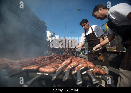 Buenos Aires, Argentina. 20th Aug, 2017. People prepare meat during a barbecue contest in Buenos Aires, capital of Argentina, on Aug. 20, 2017. 24 couples that represented each Argentinean province and the city of Buenos Aires participated in the contest. Credit: Martin Zabala/Xinhua/Alamy Live News Stock Photo