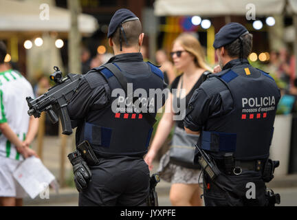 Barcelona, Spain. 20th Aug, 2017. Police guard the popular Las Ramblas district on Sunday, following last week's terrorist attack in Barcelona, Spain, 20 August 2017. Spanish police raided a flat in the town of Ripoll early Monday in connection with the attack, local media reported. Photo: Matthias Balk/dpa/Alamy Live News Stock Photo