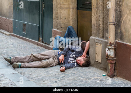 Homeless men sleeping on the pavement floor, London England UK Stock Photo