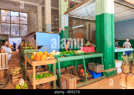 Cuban food shop, indoor farmers market for fruit and vegetables, Havana, Cuba Stock Photo