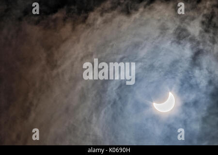 Los Angeles, USA. 21st Aug, 2017. Total eclipse of the sun, shot from Los Angeles, where about .69% of the eclipse was visible. Los Angeles, California, USA Credit: Citizen of the Planet/Alamy Live News Stock Photo