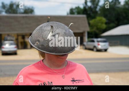 Vernon, Alabama, USA. 21st Aug, 2017. Not everyone went the traditional route of wearing special glasses to view the solar eclipse on Monday, Aug. 21st 2017. Mac Edwards showed up in Vernon, Alabama wearing a steel colander. Credit: Tim Thompson/Alamy Live News Stock Photo