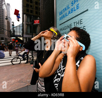 New York, USA. 21st August, 2017. Crowds Gather As People Try and View The Full Total Eclipse On And Near 42nd Street By Grand Central August 21, 2017 in New York City. Credit: Donald bowers/Alamy Live News Stock Photo