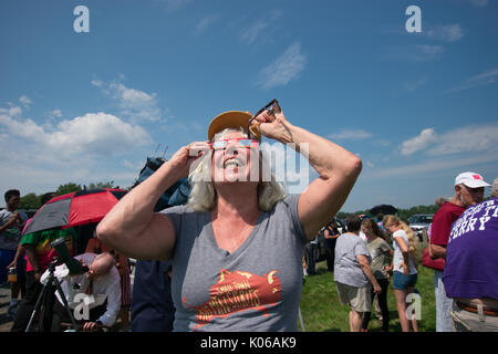 Amherst, USA. 21st Aug, 2017. Women views eclipse in Amherst MA Credit: Edgar Izzy/Alamy Live News Stock Photo