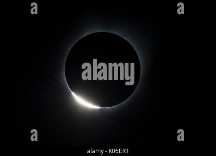 HANDOUT -  The Diamond Ring effect is seen as the moon makes its final move over the sun during the total solar eclipse on Monday, August 21, 2017 above Madras, Oregon. A total solar eclipse swept across a narrow portion of the contiguous United States from Lincoln Beach, Oregon to Charleston, South Carolina. A partial solar eclipse was visible across the entire North American continent along with parts of South America, Africa, and Europe. Mandatory Credit: Aubrey Gemignani / NASA via CNP  - NO WIRE SERVICE - Photo: Aubrey Gemignani/NASA via Consolidated/dpa Stock Photo
