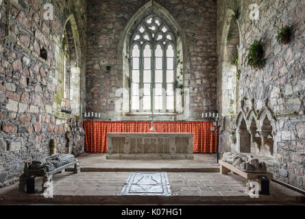 The altar in Iona Abbey, Isle of Iona, Argyll and Bute, Scotland, UK Stock Photo