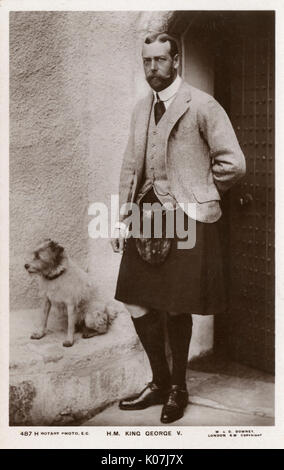 King George V (Scottish attire) and Wire Fox Terrier, Caesar Stock Photo