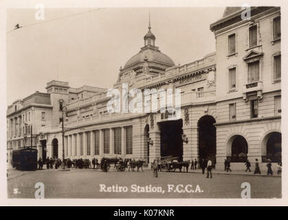 Torre Monumental (Torre de los Ingleses - English tower) and Retiro railway  station, Buenos Aires, Argentina Stock Photo - Alamy