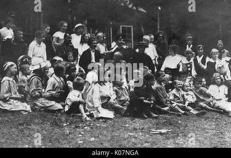 Group of orphaned children during Revolution, Russia Stock Photo