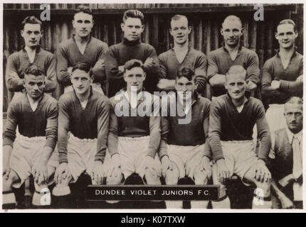 Dundee Violet Juniors FC football team 1934-1935. Back row: M'Ewan, M'Kenzie, Cargill, Ireland, Calder (Captain), Mudie. Front row: Brown, M'Gurk, M'Naughton, Finnegan, Wilson.     Date: 1934-1935 Stock Photo