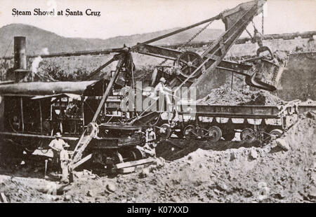 Steam shovel at Santa Cruz, Panama Canal construction Stock Photo