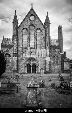 St. Canice's Cathedral and graveyard, in black and white Stock Photo