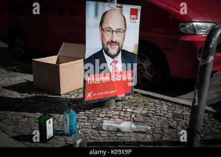 Asturias, Germany. 19th Aug, 2017. Berlin, Germany, August 19 The election campaign in Berlin ahead of Germany's parliamentary elections scheduled for September 24, 2017. A poster featuring Martin Schulz, leader of the Social Democratic Party Credit: Andrea Ronchini/Pacific Press/Alamy Live News Stock Photo