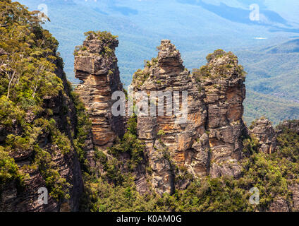 Three Sisters weathered sandstone peaks in the Blue Mountains region of New South Wales Stock Photo