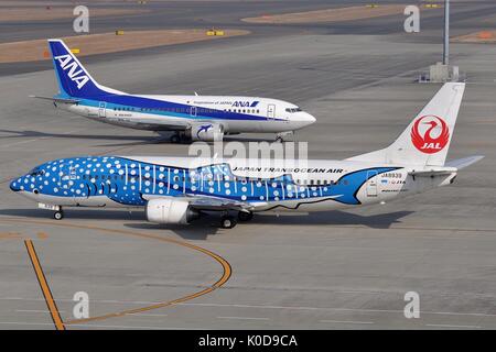JAPAN TRANSOCEAN AIR BOEING 737-400 WITH WHALE SHARK ON SIDE Stock