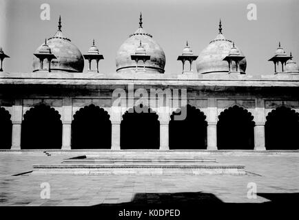 AJAXNETPHOTO. 31ST MARCH, 1912. AGRA, INDIA. - INSIDE AGRA FORT, MOTI MASJID FRONT VIEW. PHOTO:T.J.SPOONER COLL/AJAX VINTAGE PICTURE LIBRARY REF; 19123103 1025  Stock Photo