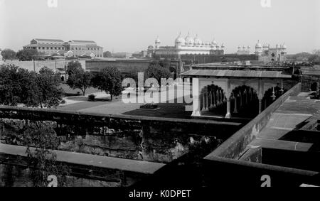 AJAXNETPHOTO. 2ND JANUARY, 1922. AGRA, INDIA. - VIEW IN AGRA FORT SHOWING DEWAN-I-AM MOTI MASJID. PHOTO:T.J.SPOONER COLL/AJAX VINTAGE PICTURE LIBRARY REF; 19220201 1020 
