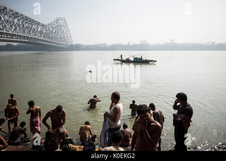 India, West Bengal, Kolkata, Howrah Bridge, daily life Stock Photo