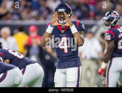 Photo: The Houston Texans Line up Against the Seattle Seahawks at the Line  of Scrimmage at Reliant Stadium in Houston - HOU2009121304 