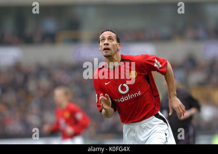 Rio Ferdinand playing for Manchester United 2004 Stock Photo - Alamy