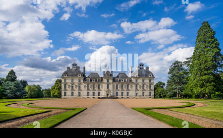 France, Loir-et-Cher department, the Louis XIII style south facade of Château de Cheverny Stock Photo