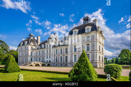 France, Loir-et-Cher department, the Louis XIII style north facade of Château de Cheverny Stock Photo