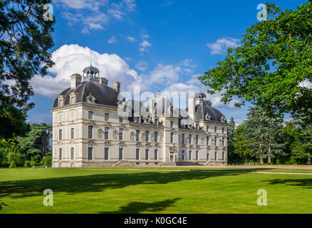 France, Loir-et-Cher department, the Louis XIII style south facade of Château de Cheverny Stock Photo