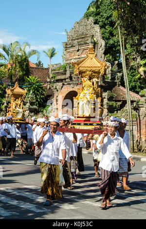 UBUD, BALI - MARCH 16: Balinese villagers participating in traditional religious Hindu procession before Ogoh-ogoh parade and Nyepi day (Balinese New  Stock Photo
