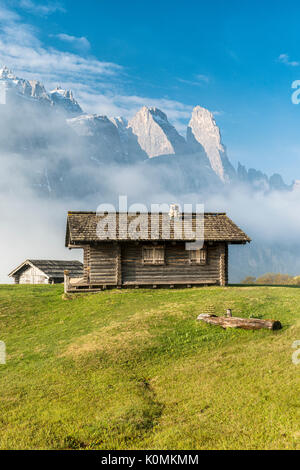 Passo Gardena, Dolomites, South Tyrol, Italy. Mountain hut in front of the mountains of the Sella group Stock Photo