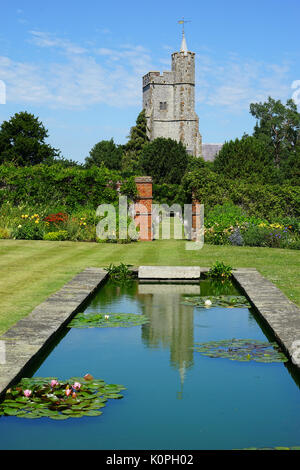 Lily Pond at Goodnestone Park Gardens Stock Photo