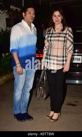 Mumbai, India. 23rd Aug, 2017. Sachin Tendulkar with wife Anjali Tendulkar at the screening of film 'Sniff' at Sunny super sound, Mumbai. Credit: Azhar Khan/Alamy Live News