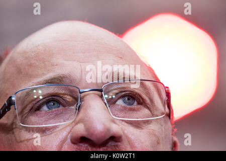 Essen, Germany. 24th Aug, 2017. Candidate for Chancellor Martin Schulz is speaking during an event of his election campaign in Essen, Germany, 24 August 2017. Photo: Marcel Kusch/dpa/Alamy Live News Stock Photo