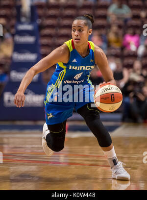 Uncasville, Connecticut, USA. 23 August, 2017. Dallas Wings guard Skylar Diggins-Smith (4) during the WNBA basketball game between the Dallas Wings and the Connecticut Sun at Mohegan Sun Arena. Connecticut defeated Dallas 93-87. Chris Poss/Alamy Live News Stock Photo