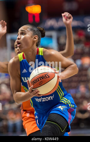 Uncasville, Connecticut, USA. 23 August, 2017. Dallas Wings guard Skylar Diggins-Smith (4) during the WNBA basketball game between the Dallas Wings and the Connecticut Sun at Mohegan Sun Arena. Connecticut defeated Dallas 93-87. Chris Poss/Alamy Live News Stock Photo