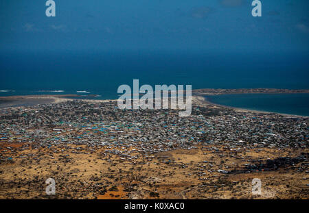 Aerial views of Kismayo 04 (8071380659) Stock Photo