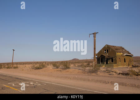 An abandoned house on Route 66, near Kingman, Arizona Stock Photo