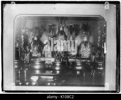 Altar of Wise Men in the Joss House of Prayer, San Francisco, ca.1900 (CHS 1184) Stock Photo