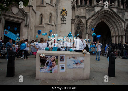 The parents of Charlie Gard, Connie Yates and Chris Gard, arriving at the High Court , where fresh evidence in the case of terminally-ill baby Charlie Gard will be heard.  Featuring: Atmosphere, View Where: London, England, United Kingdom When: 24 Jul 2017 Credit: Wheatley/WENN Stock Photo