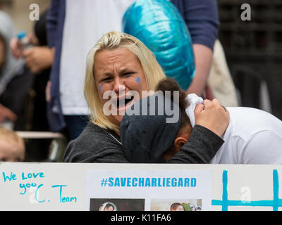 The parents of Charlie Gard, Connie Yates and Chris Gard, arriving at the High Court , where fresh evidence in the case of terminally-ill baby Charlie Gard will be heard.  Featuring: Atmosphere, View Where: London, England, United Kingdom When: 24 Jul 2017 Credit: Wheatley/WENN Stock Photo