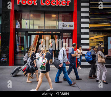 Bow Wow promotes 'Lottery Ticket' at Foot Locker, Herald Square New York  City, USA - 16.08.10 Stock Photo - Alamy