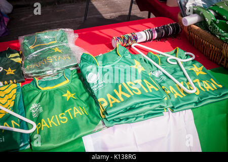 Pakistani-Americans celebrate Pakistani Independence Day at a 'Mela' or gathering on Coney Island Avenue in Brooklyn in New York on Sunday, August 20, 2017. Beside entertainment the street fair featured merchants selling ethnic clothing and foods of Pakistan. (© Richard B. Levine) Stock Photo